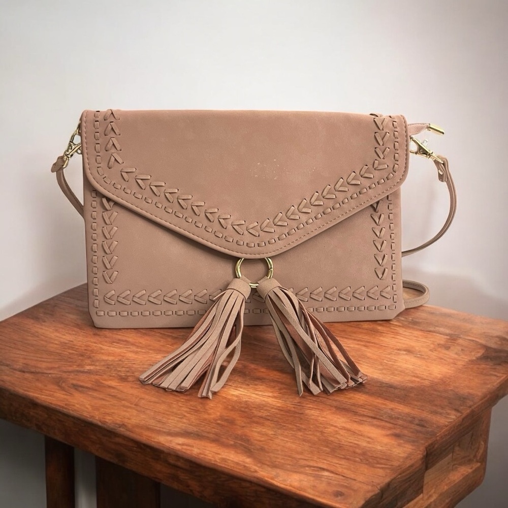 Blush pink crossbody bag adj. Strap, multiple inner compartments/pouch, zipper